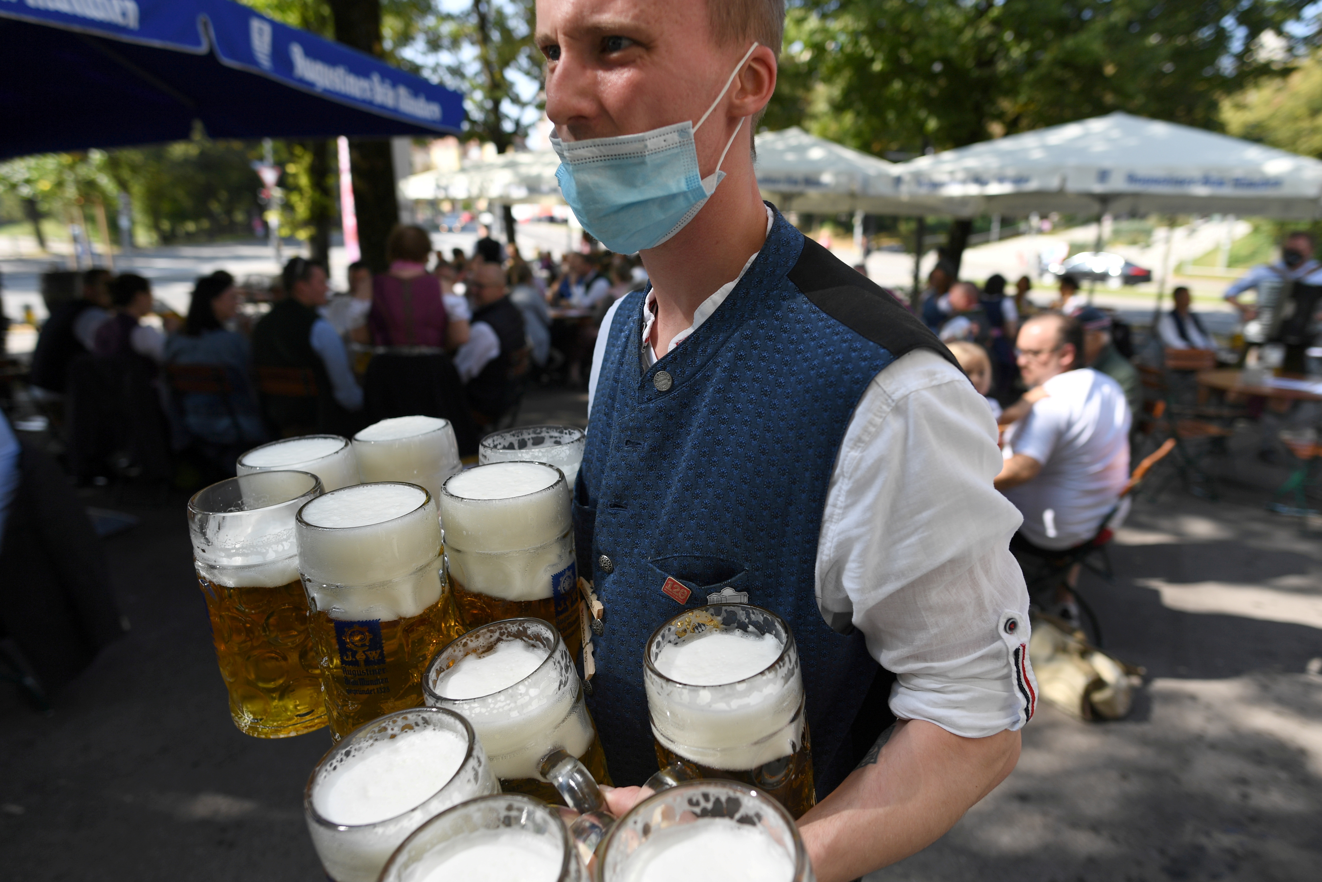 Сколько пивоварен участвуют в октоберфесте. Фестиваль Октоберфест в Германии. Октоберфест в Мюнхене. Октоберфест 2021 в Германии.