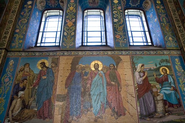 Колеекция мозаик в храме - одна из крупнейших в Европе.