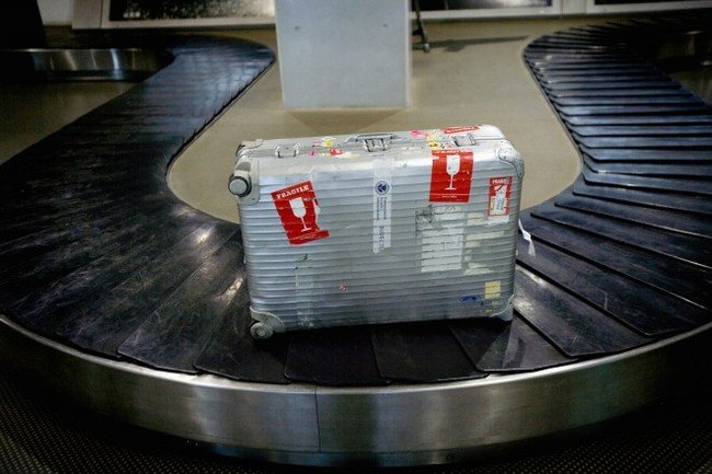 чемодан в аэропорту