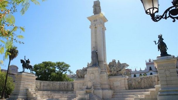 Памятник-монумент кортесам и Конституции