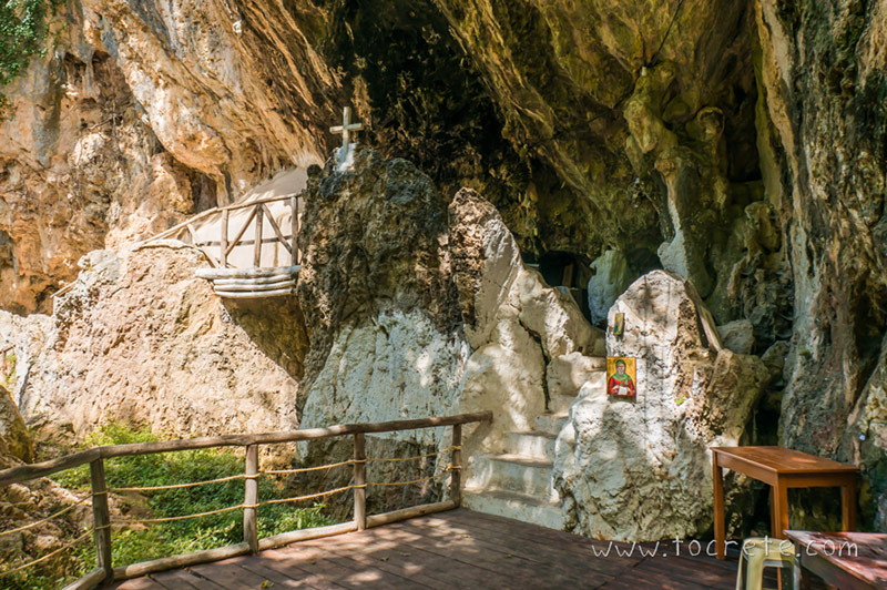 Пещера Святого Атония в ущелье Патсос