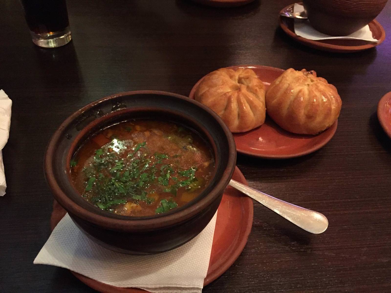 Где можно поесть супа. Суп из Тануки. Вкусно поесть в Москве. Арт кафе Москворечье. Арт-кафе Гончаровъ.