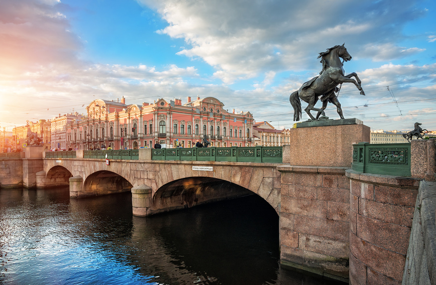 Àíè÷êîâ ìîñò è êîíè Anichkov Bridge in St. Petersburg and horses