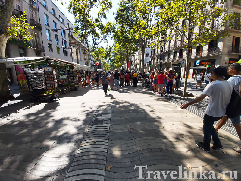 Улица Ла Рамбла в Барселоне