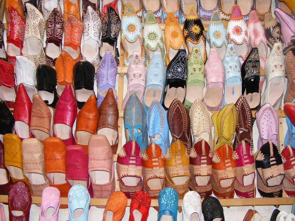 Бабуши, или обувь Маленького Мука и старика Хоттабыча сегодня лучший подарок из Марокко, но уже для женщин. Настоящее произведение искусства из мягкой кожи