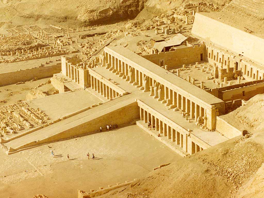 Долина Царей в Египте: Hatshetsup-temple-1by7.jpg
