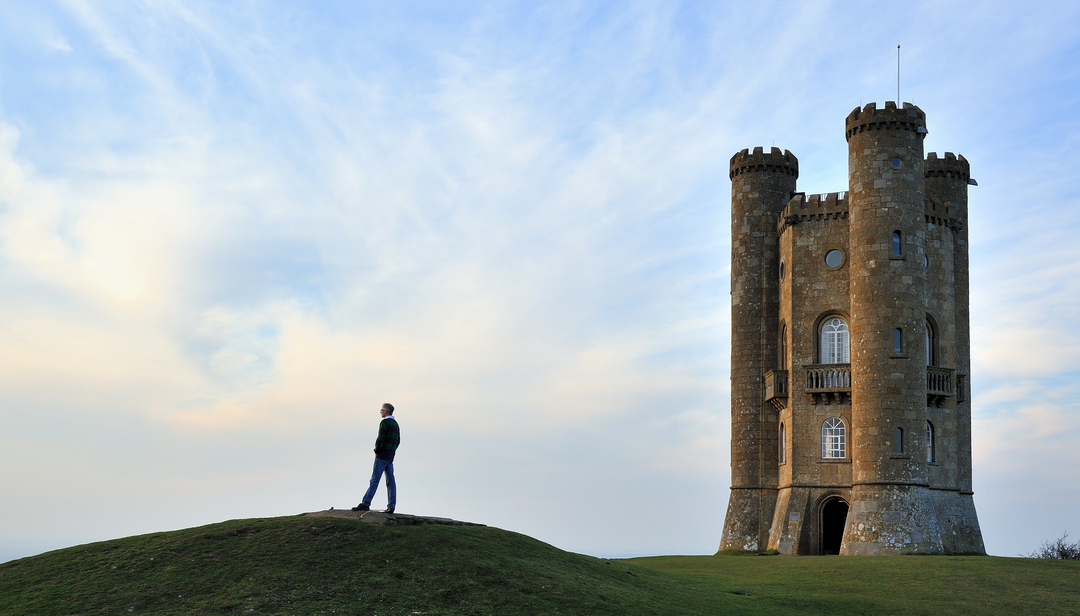 Isle towers. Бродвейская башня, Англия. Котсуолдс-Хиллс Бродвейская башня. Башня епиловский Англии. Башня Мартина Англия.