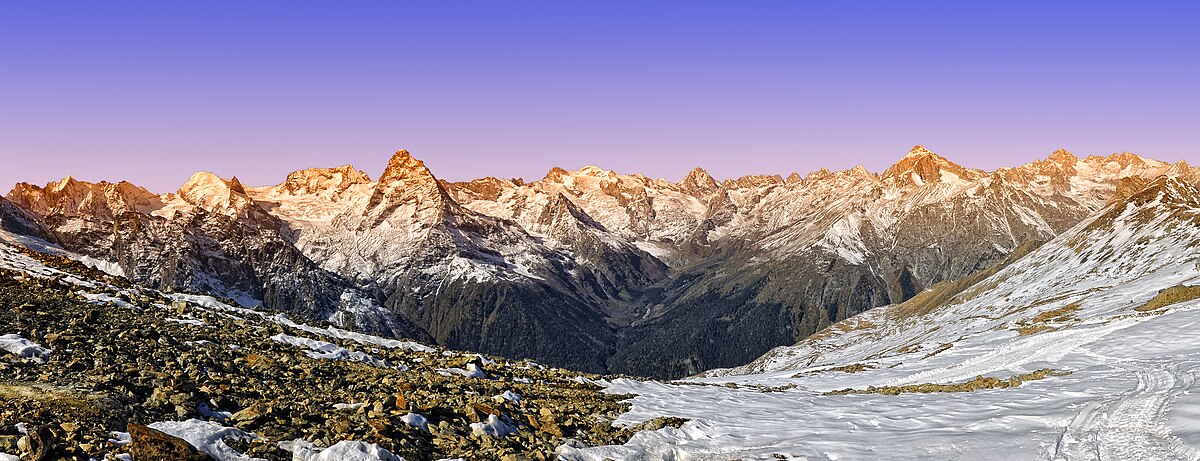 Панорама Главного Кавказского хребта с горы Мусса-Ачитара