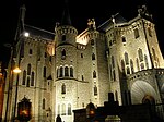 Palacio Episcopal de Astorga de noche.jpg