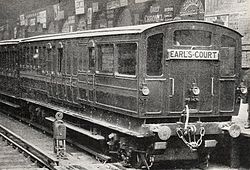 Baker Street Waterloo Railway platform March 1906.png