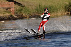 Water skiing on the yarra02.jpg