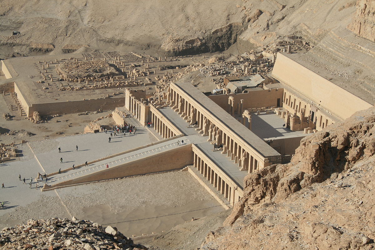 Храм царицы Хатшепсут Дэйр эль-Бахри в Луксоре