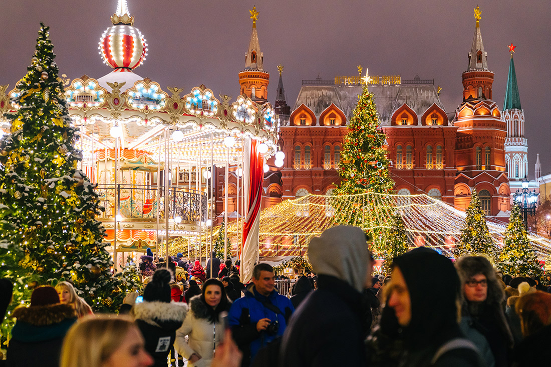 Будет ли в москве новый год. Манежная площадь Москва зимой. Манежная площадь Москва новый год. Экскурсии в Москве зимой. Москва новый год экскурсии.