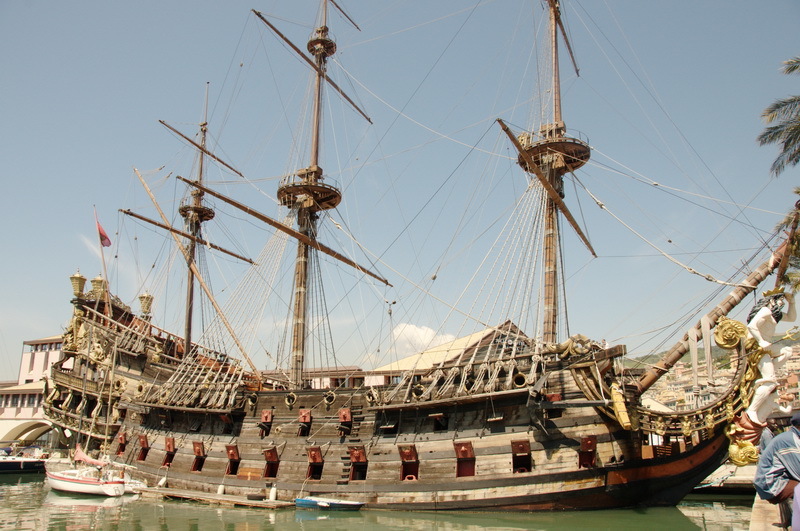 ​Галеон «Нептун», реплика корабля XVII века, построенная для фильма Романа Полански «Пираты». wikimedia.org - Молодые годы испанского флота 