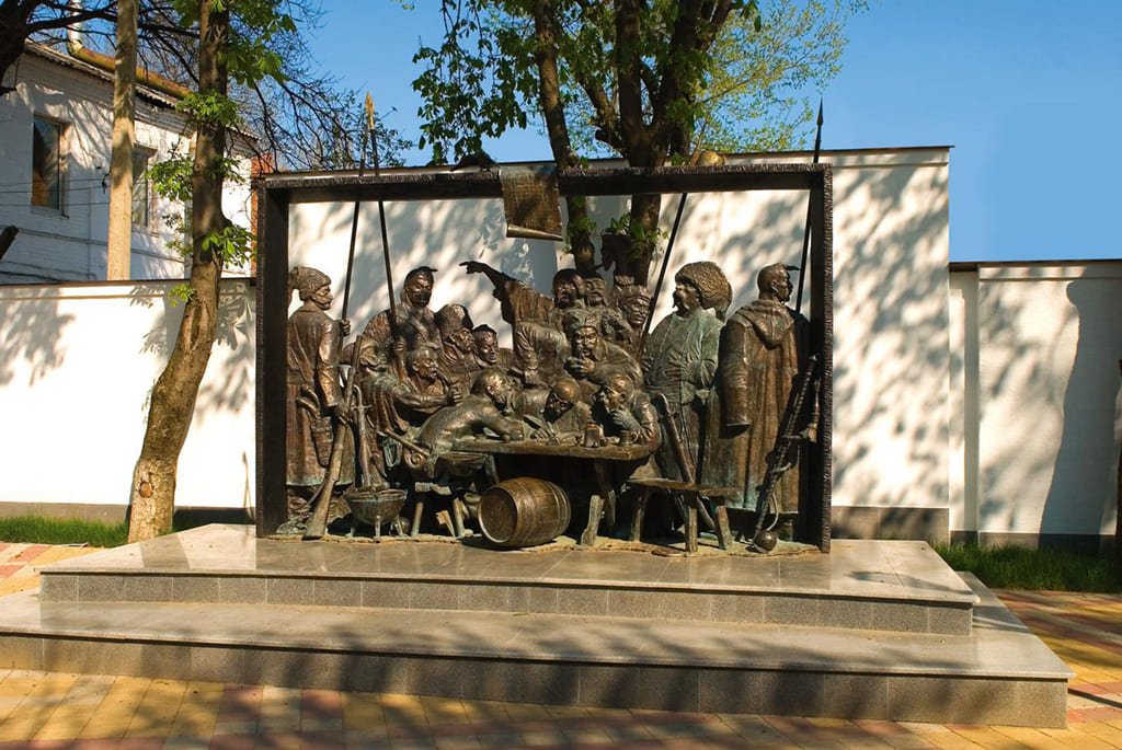 Скульптура «Запорожцы пишут письмо турецкому султану»
