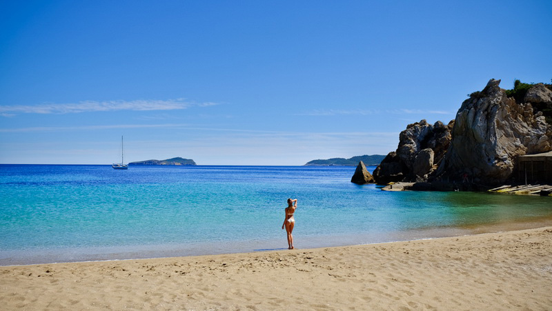 песчанный пляж на Ибице