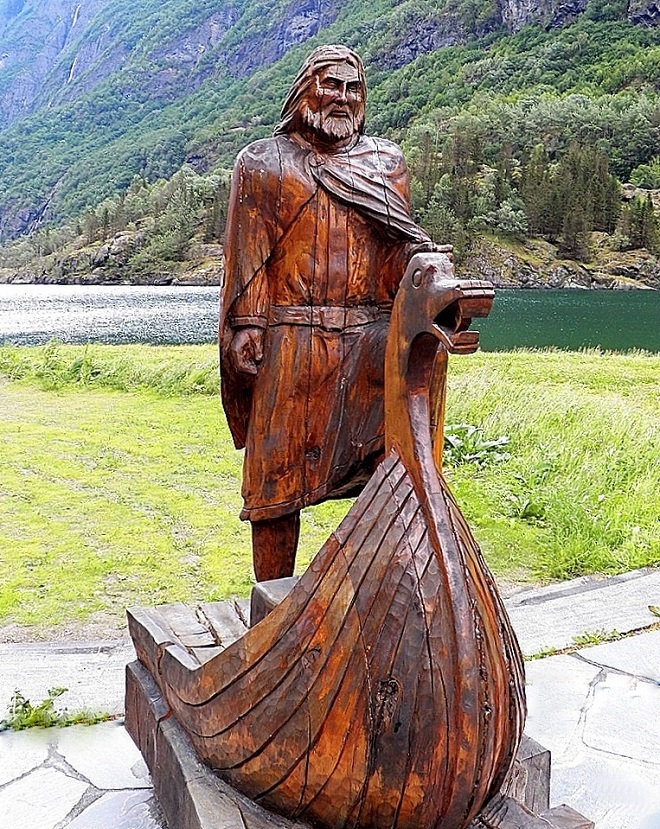 Скульптура Викинг