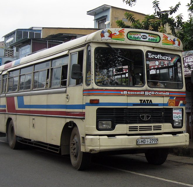 Автобус в Канди