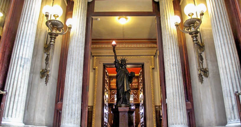 Estatua de la libertad en barcelona