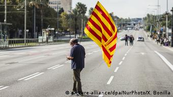 Демонстрант с флагом Каталонии