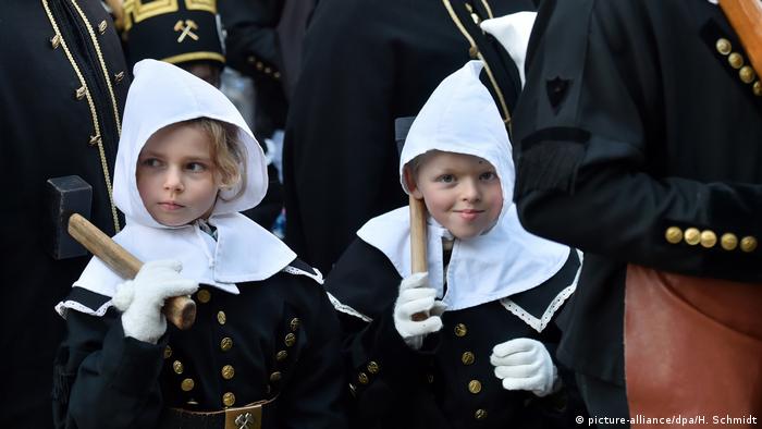 Участники исторического парада горняков в саксонском городе Аннаберг-Буххольц