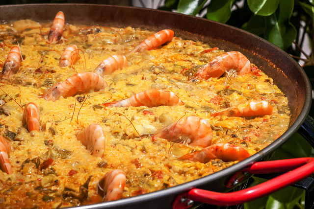Испания подарила миру признанные кулинарные «хиты»: холодный суп гаспачо, рассыпчатый плов паэлью, тонкие лепешки тартильи