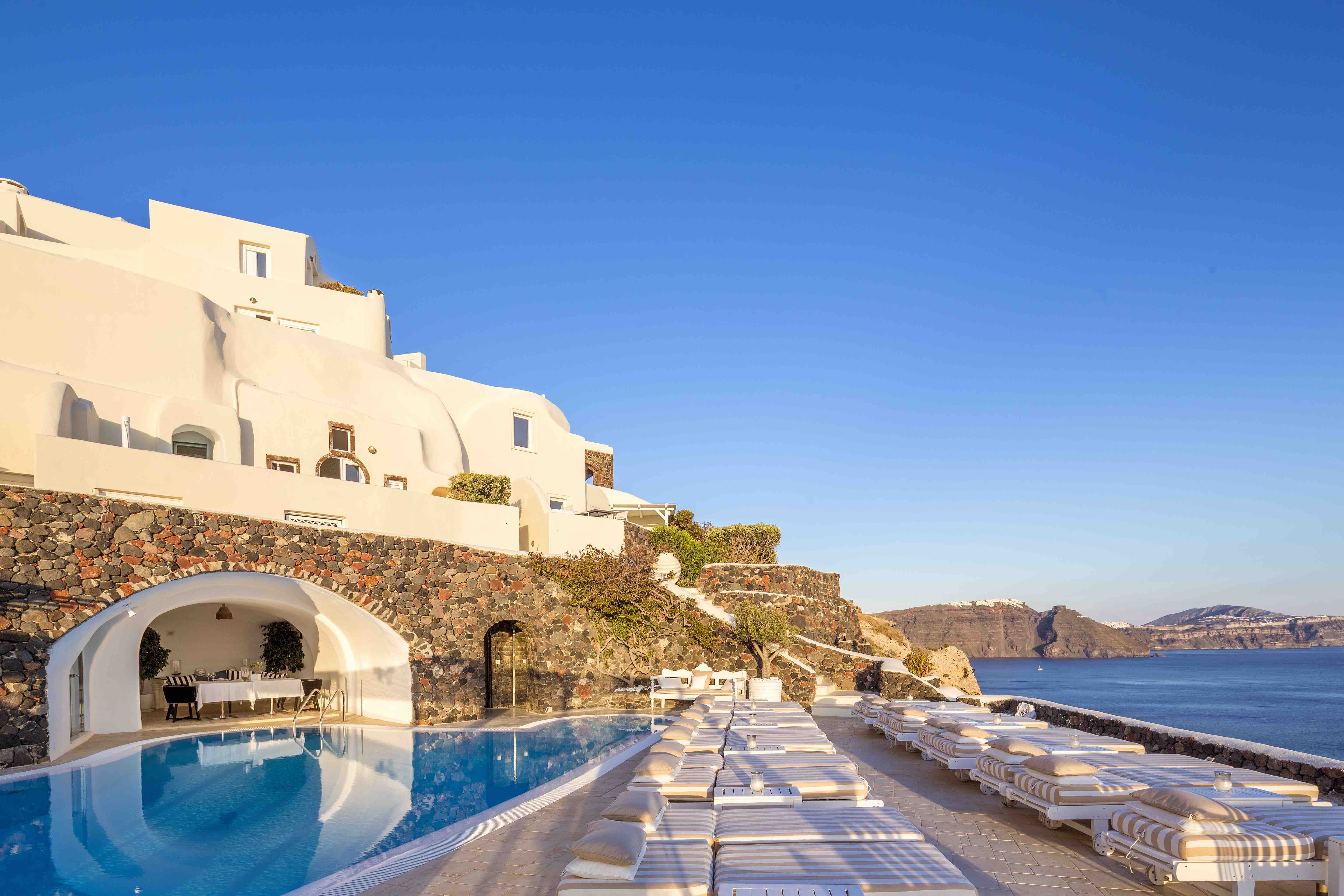 Греция отели. Canaves Oia Hotel Санторини. Отель Canaves Oia Suites. Гостиница Оя Греция. Манокос остров Греция отели.