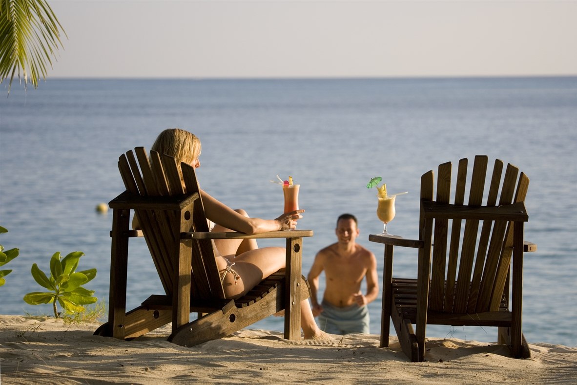 Бюджетно отдохнуть летом. Экономный отдых. Бюджетный отдых картинка. Фото бюджетный отдых. Последний на острове.