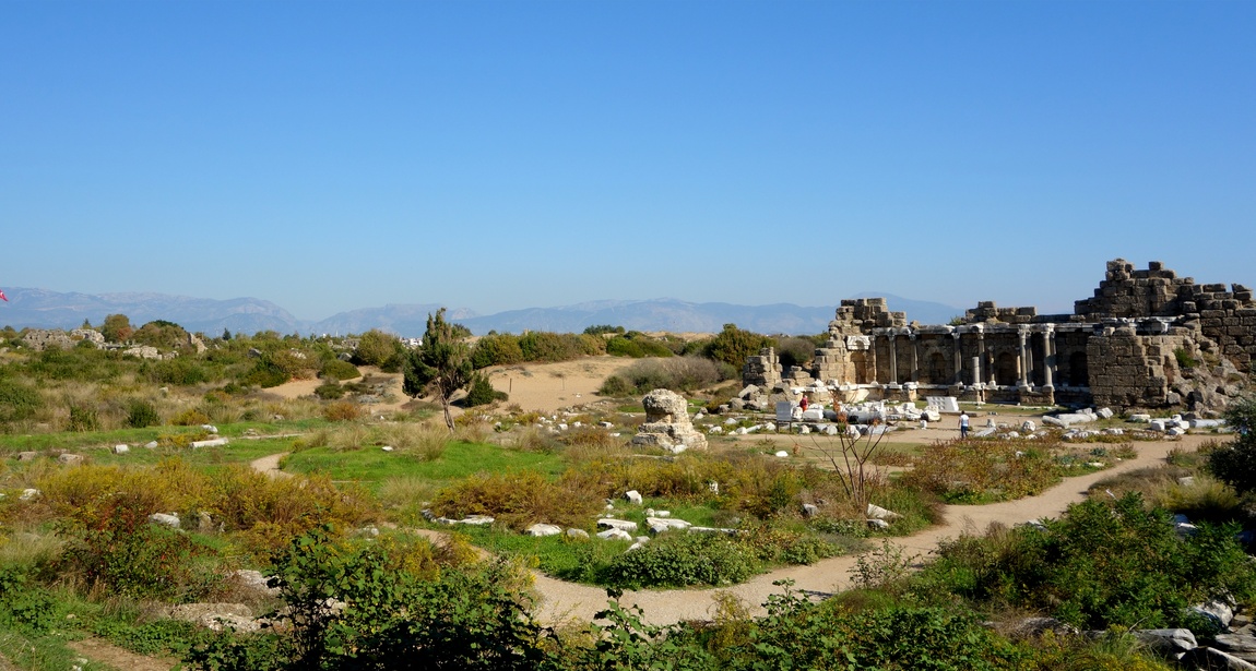  Руины древнего города Сиде в Турции