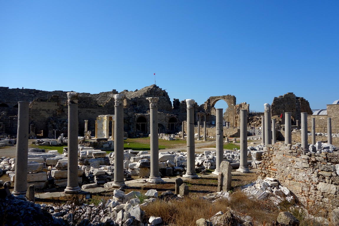 Руины древнего города Сиде (Турция)