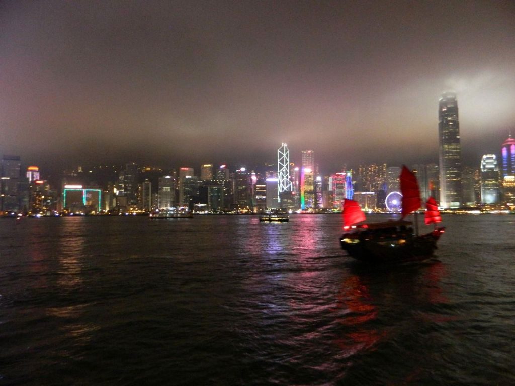 Вид с центральной набережной Гонконга