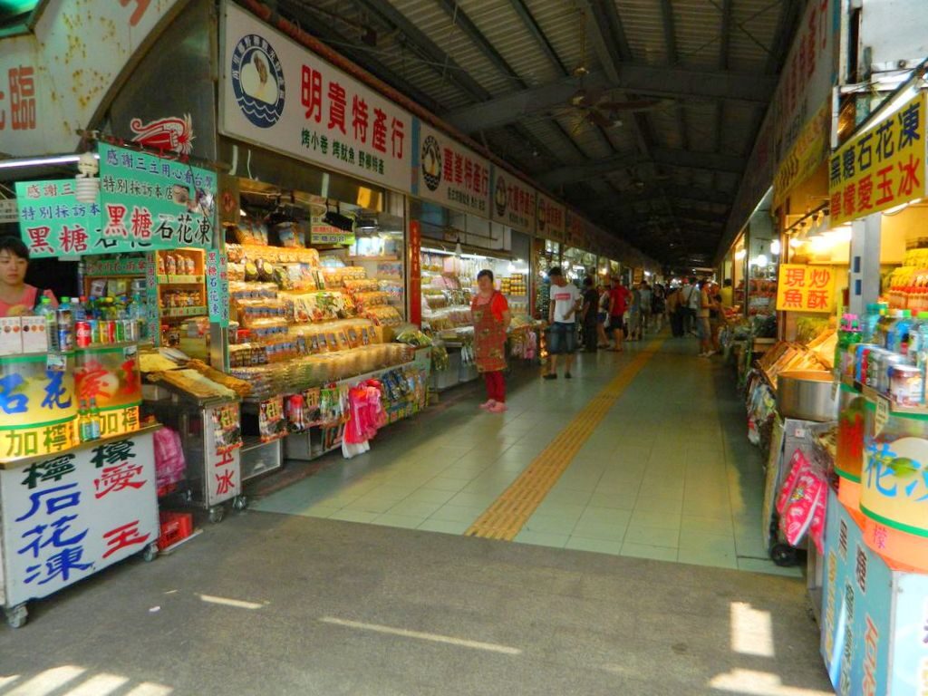 Рынок морепродуктов возле геопарка Yehliu, Тайвань