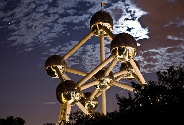 Монумент «Атомиум» в Брюсселе