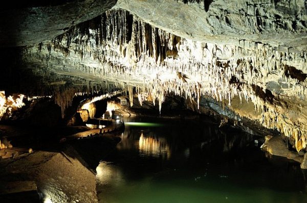 Пещера Ан-сюр-Лес в провинции Намюр